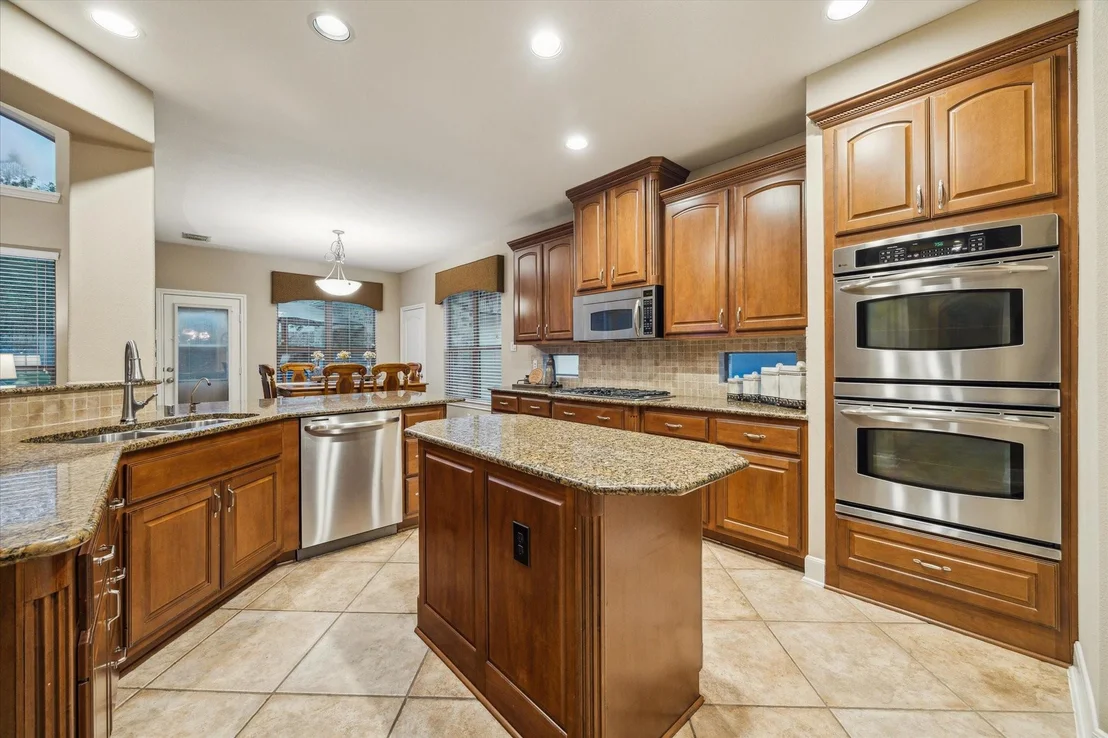 Photo of 31215 Lakeview Bend Lane