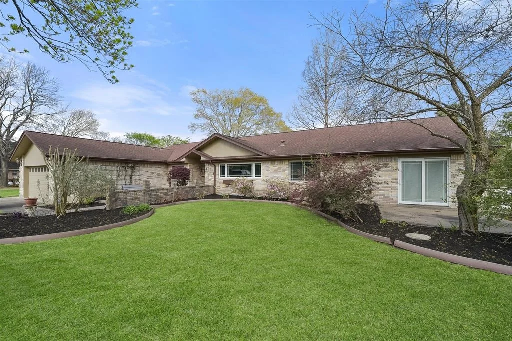 Photo of 2711 N Saddlebrook Lane