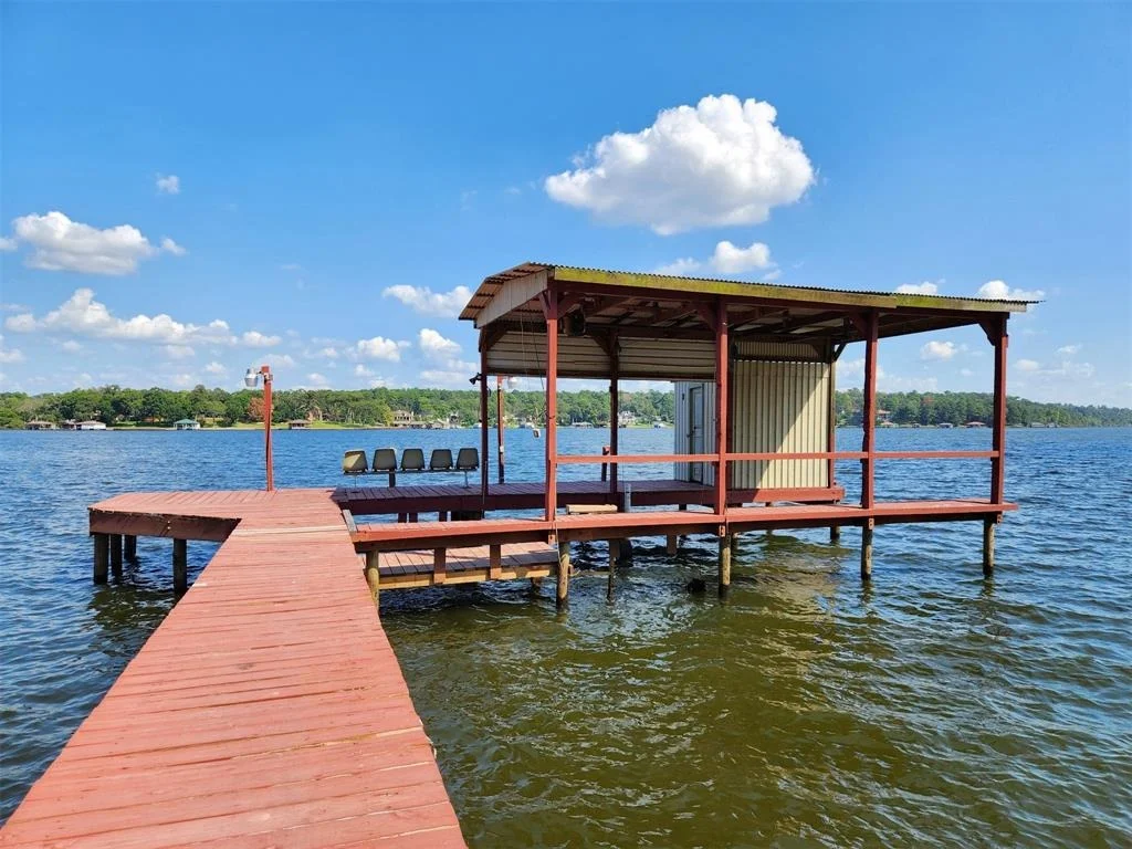 Photo of 23083 Lakeside Drive