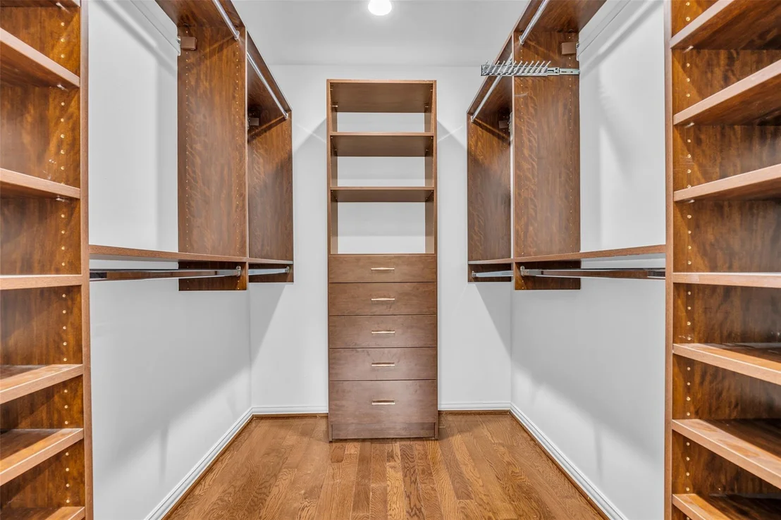 Photo of 947 Thornton Road
