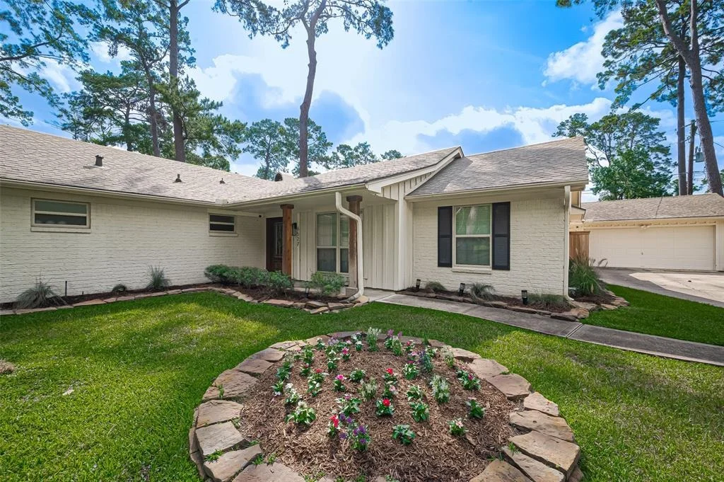 Photo of 6527 Walton Heath Drive