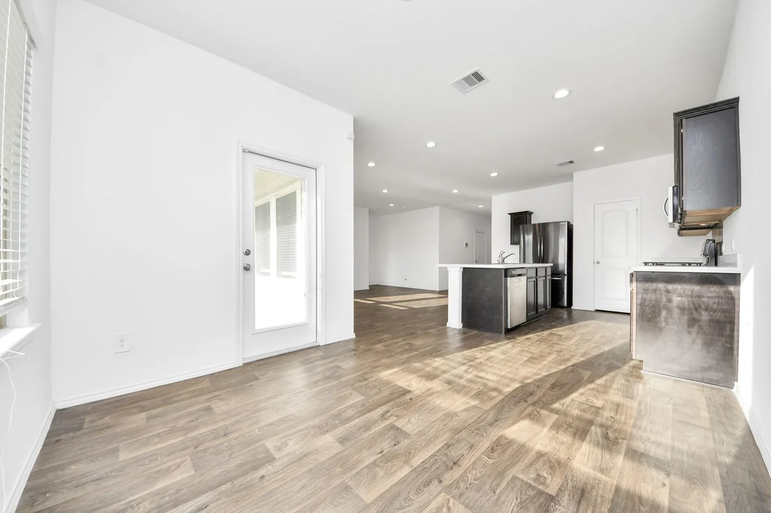 Photo of 5122 Hedgerose Lane