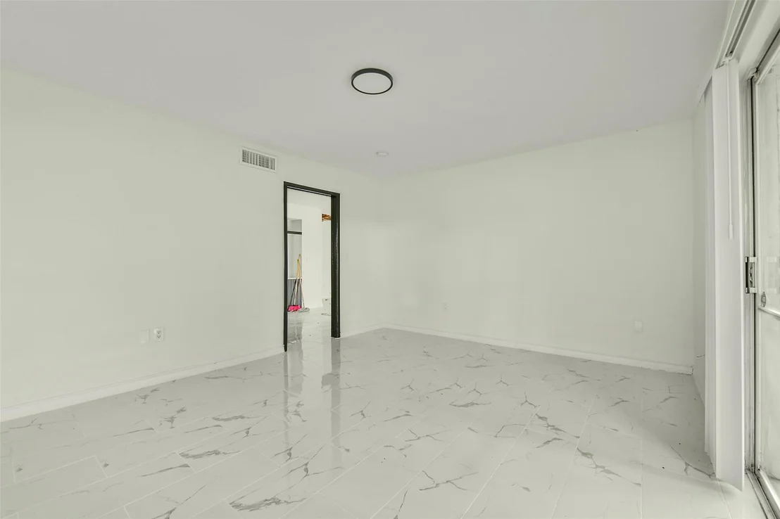 Photo of 1616 Redway Lane