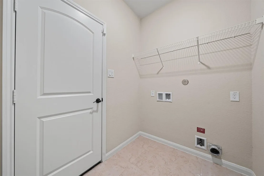 Photo of 8985 Oval Glass Street