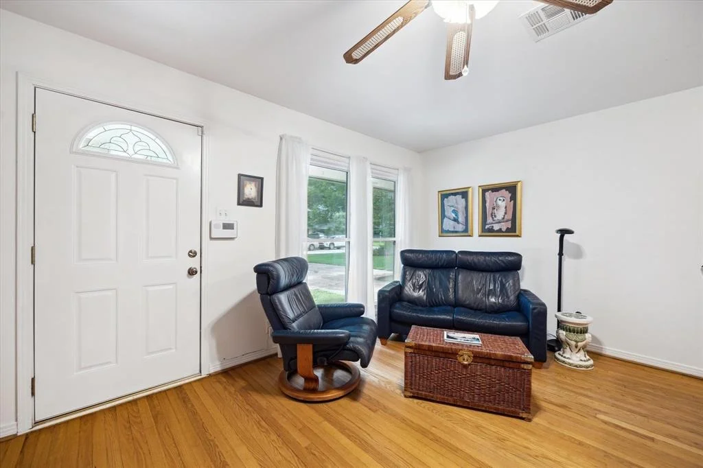 Photo of 2110 Chippendale Road