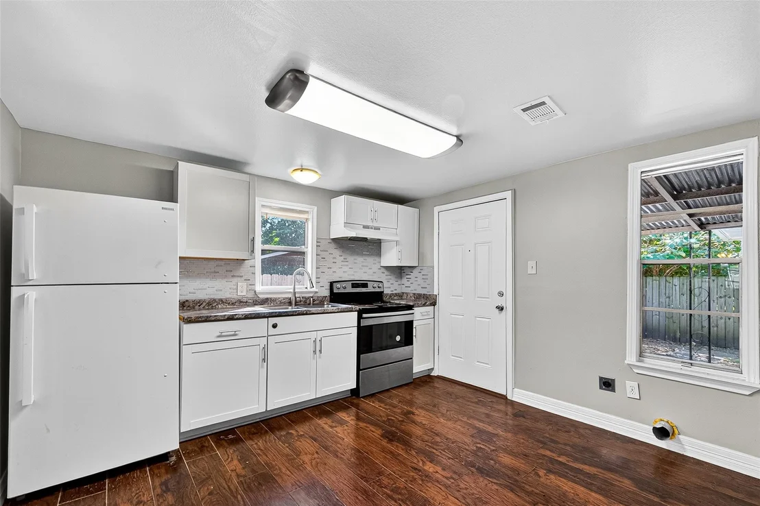Photo of 4034 Caplin Street