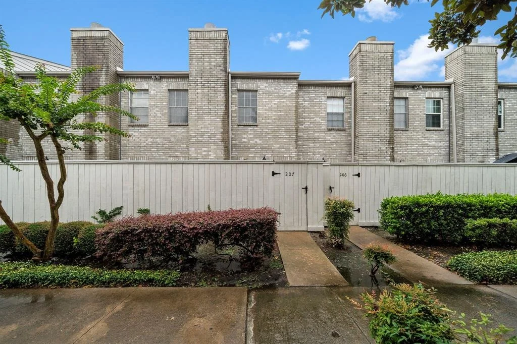 Photo of Unit 207 at 3780 Tanglewilde Street
