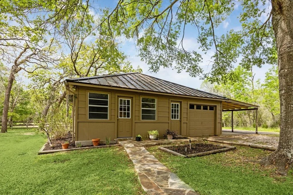 Photo of 575 Oak Meadow Road
