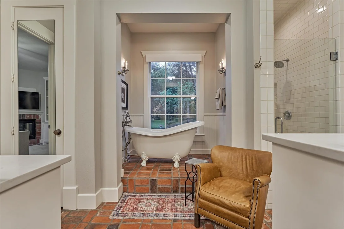 Photo of 10928 Lake Forest Drive
