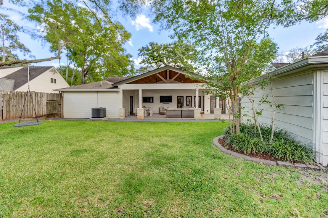 Photo of 13914 Pebblebrook Drive