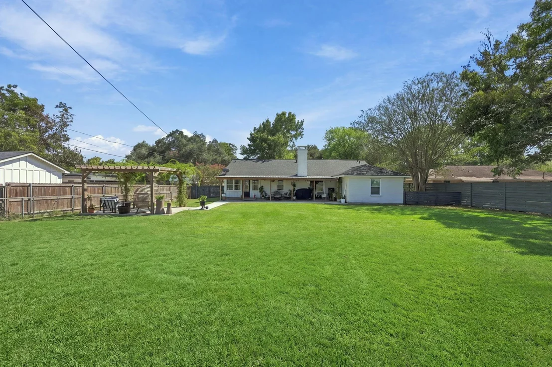Photo of 100 N Oak Drive