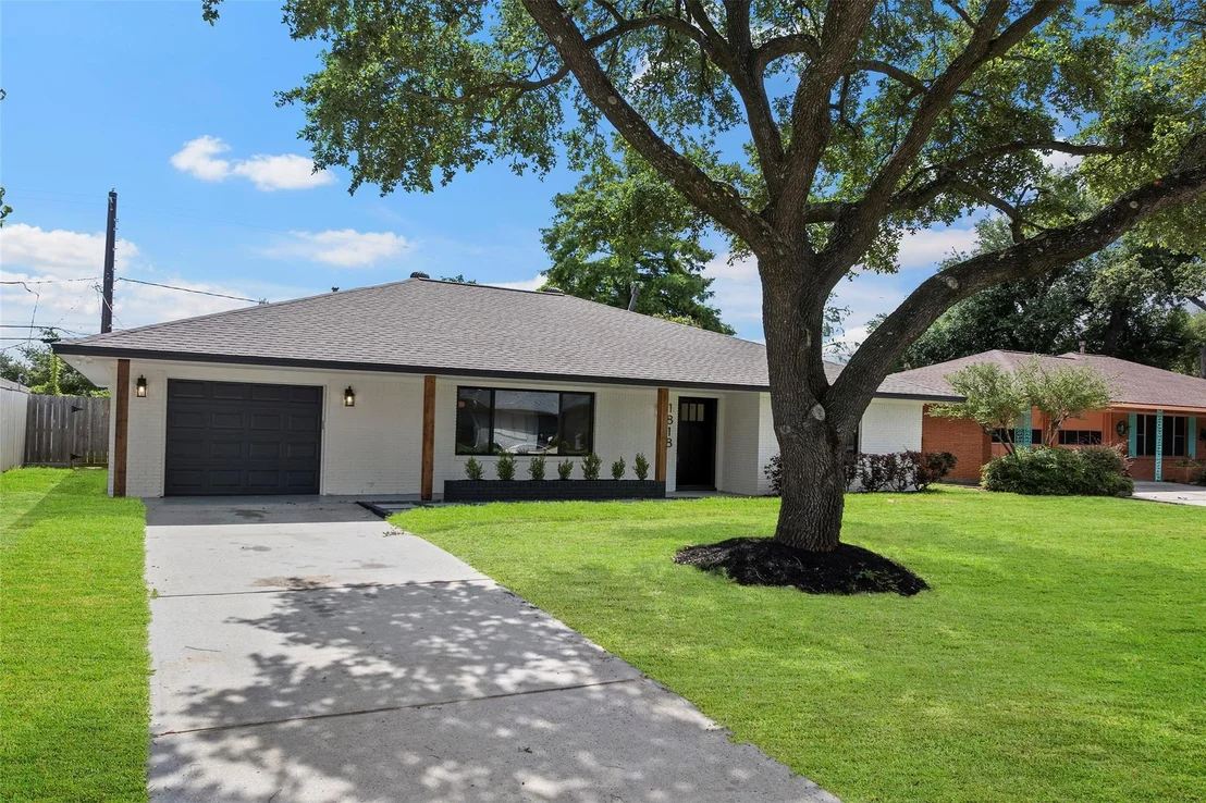 Photo of 1818 Watercrest Drive