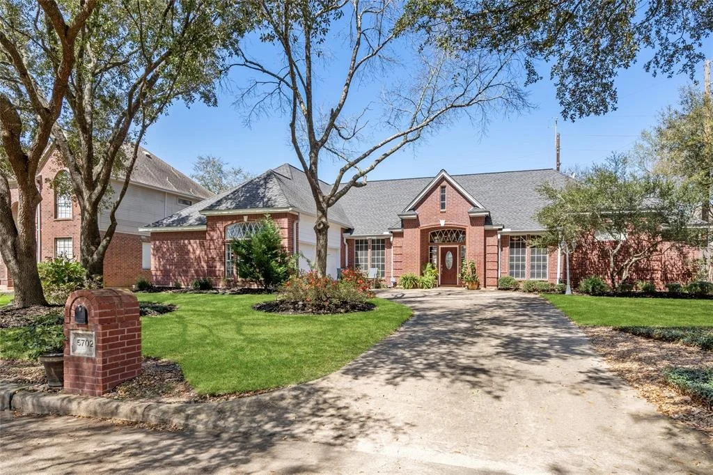 Photo of 5702 Summerfield Lane