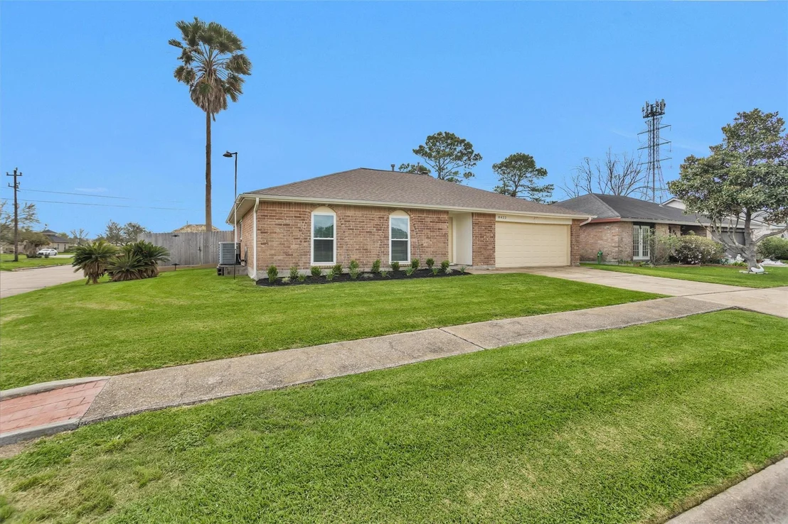 Photo of 8422 Oakhaven Road