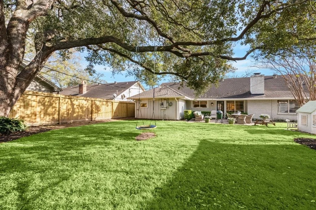 Photo of 8014 Meadowbriar Lane