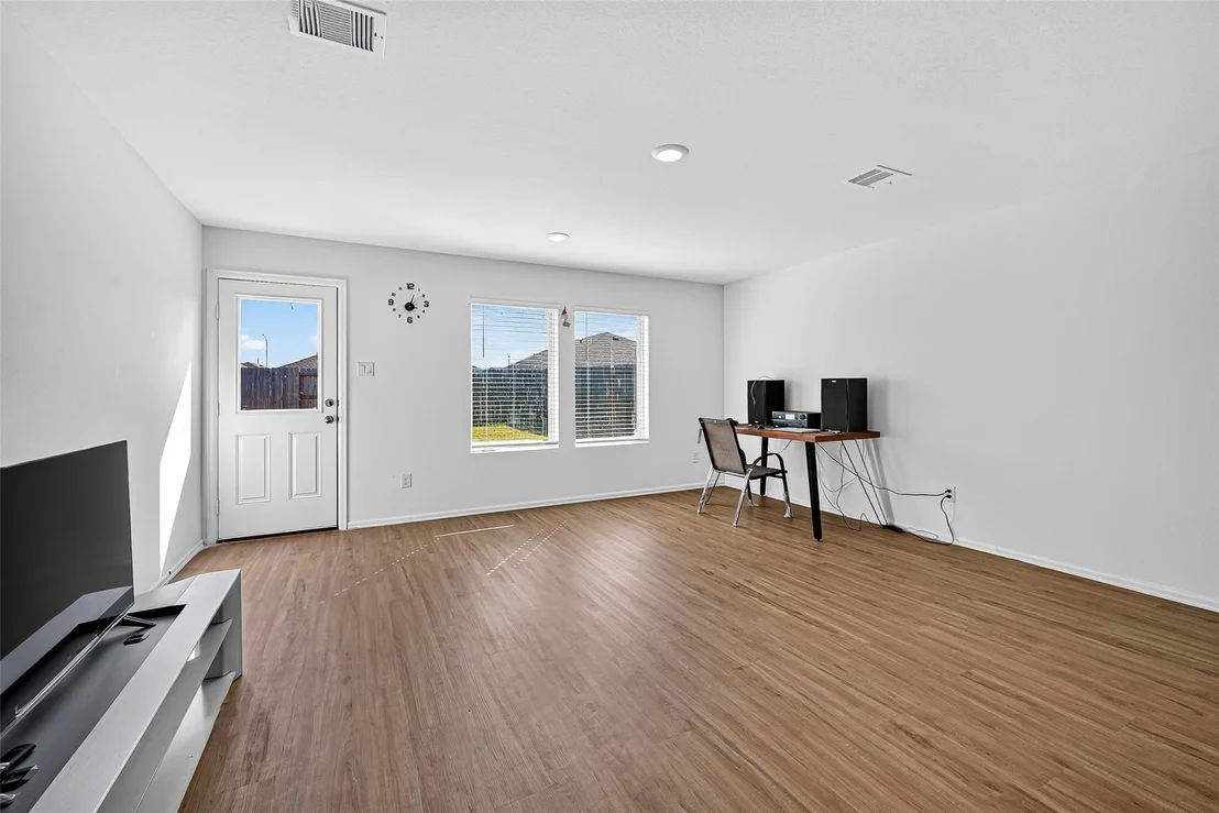 Photo of 27119 Breakaway Lane