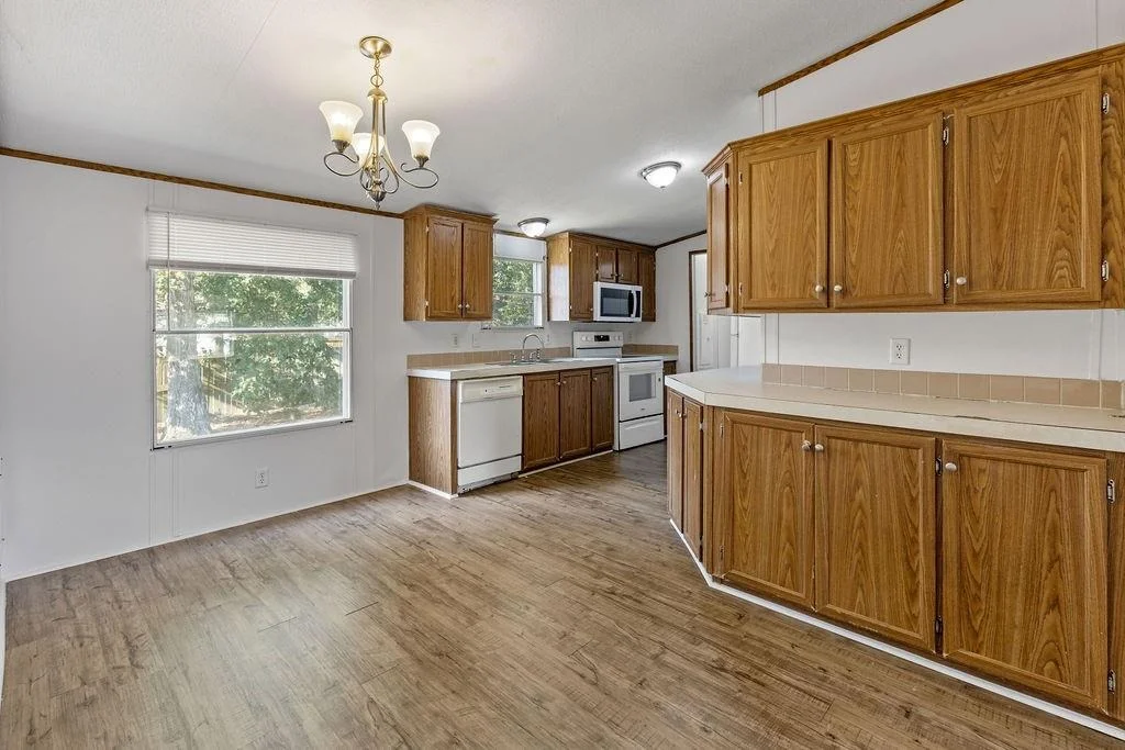 Photo of 182 Carmen Boulevard