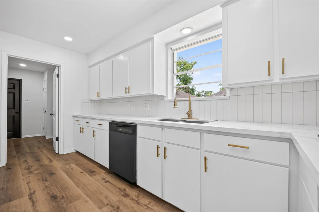Photo of 1123 Suwanee Lane
