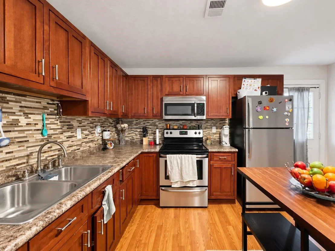 Photo of 828 Robinson Road