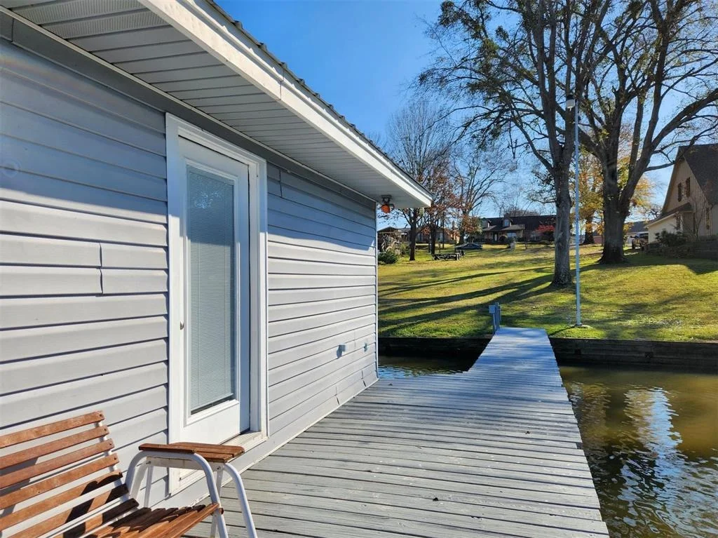 Photo of 15490 Lakeside Drive