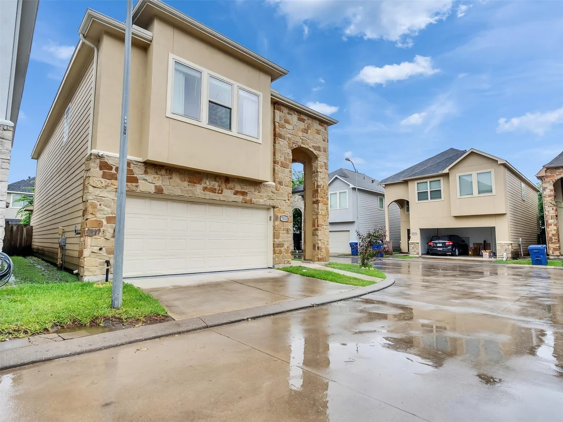 Photo of 7923 Ashford Trace Drive