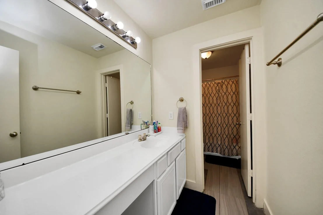 Photo of 20826 Settlers Lake Cir N Circle
