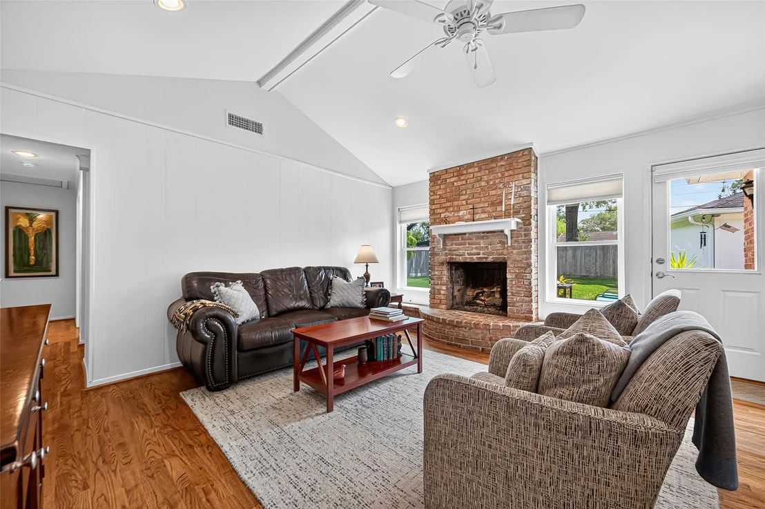Photo of 9327 Meadowcroft Drive