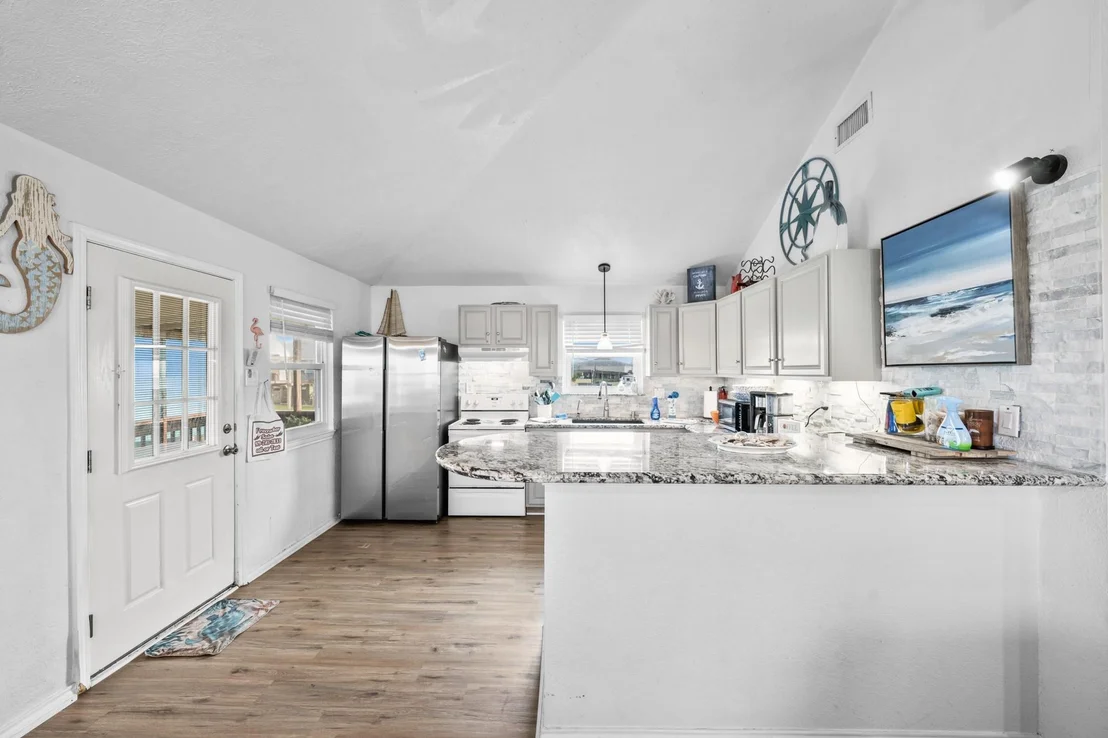 Photo of 125 Bay Avenue