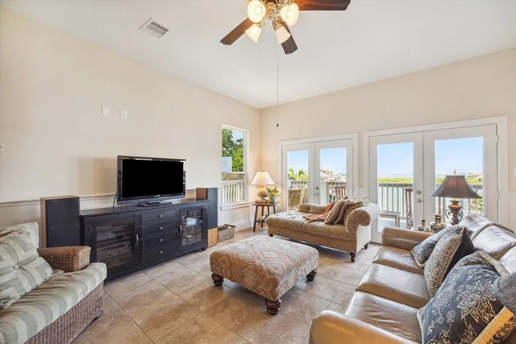 Photo of 18607 Upper Bay Road Road