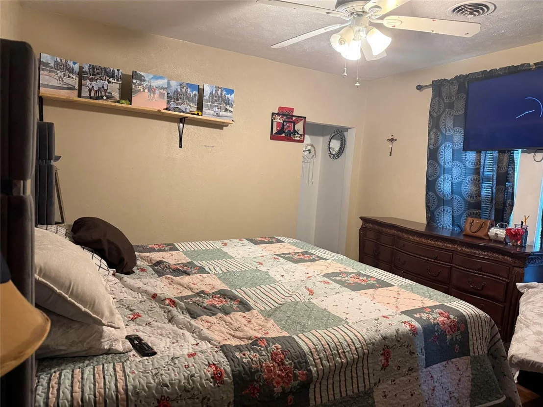 Photo of 404 Clark Street N