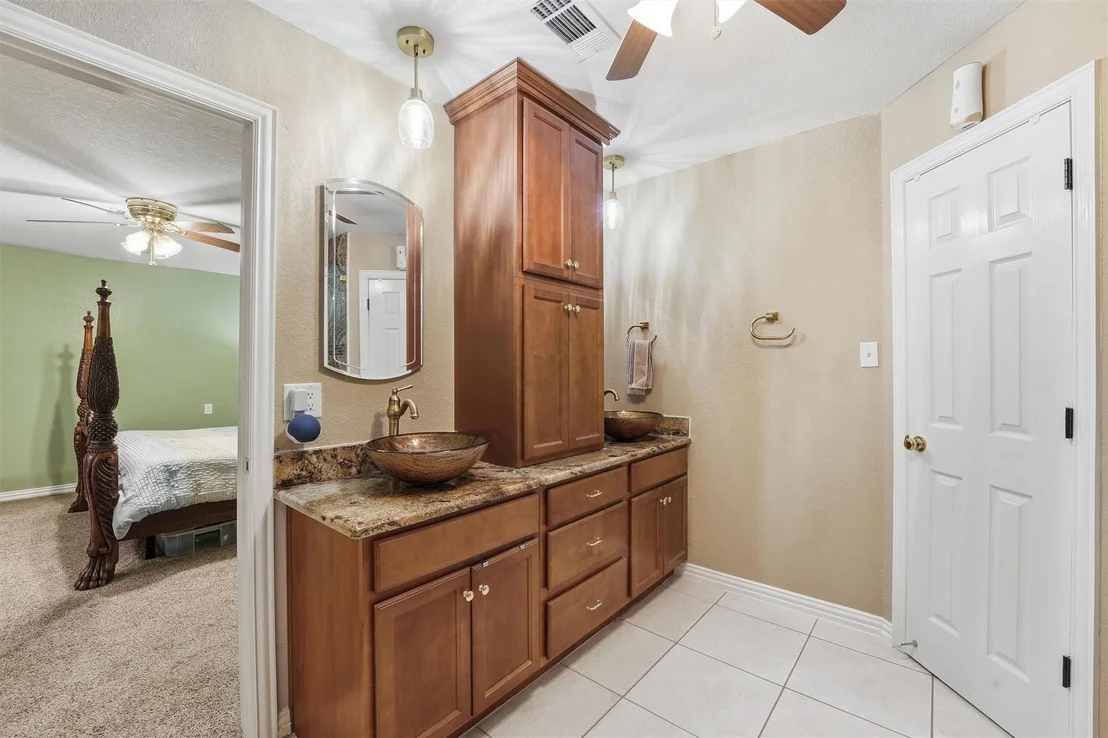 Photo of 18327 Shoreline Drive