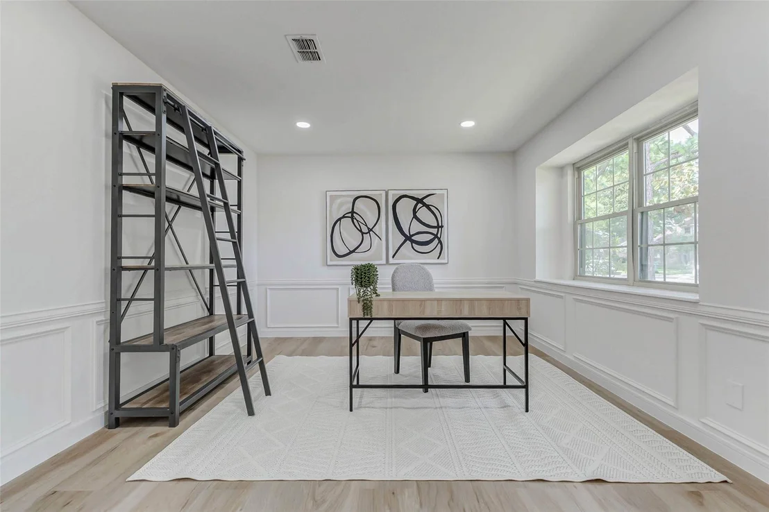 Photo of 9923 Emnora Lane