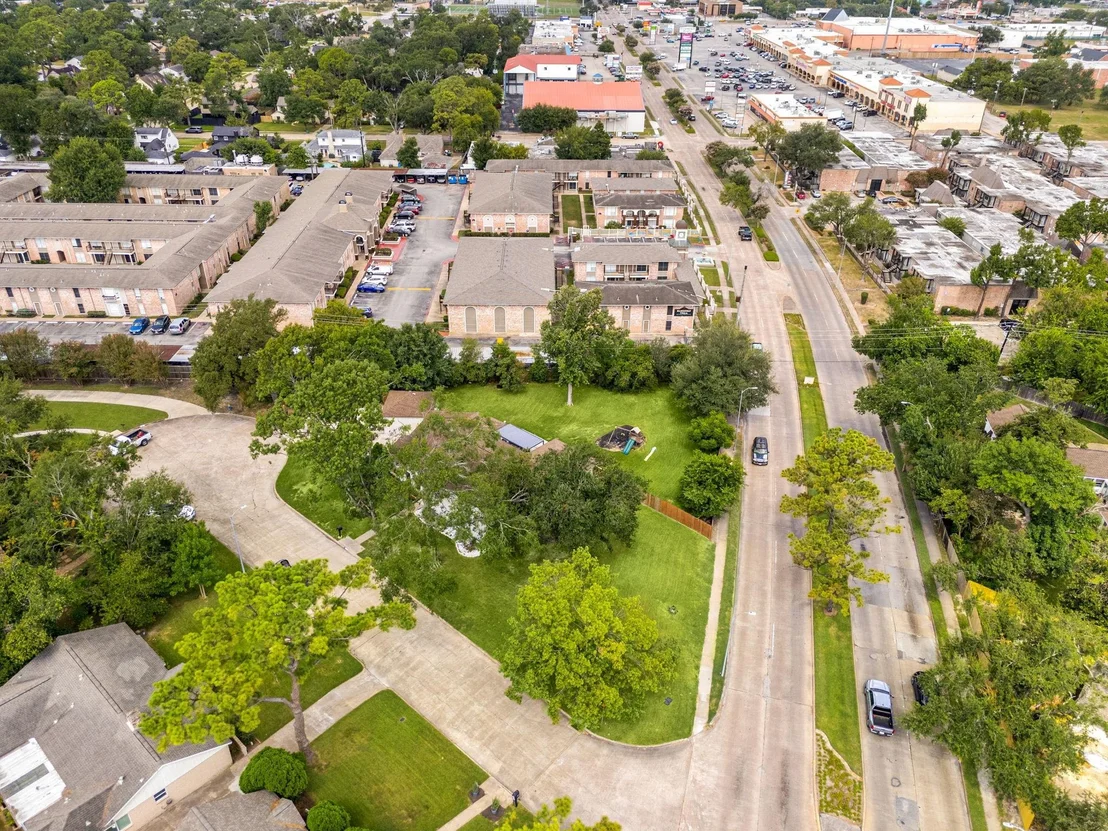 Photo of 2211 Pomeran Drive