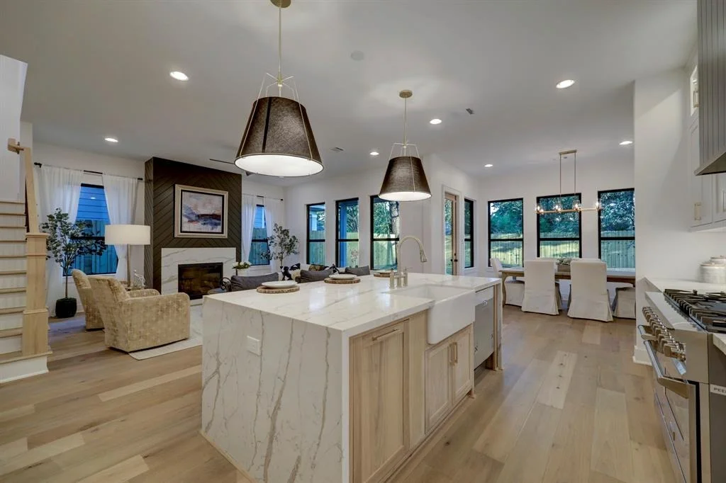 Photo of 1349 Chantilly Lane