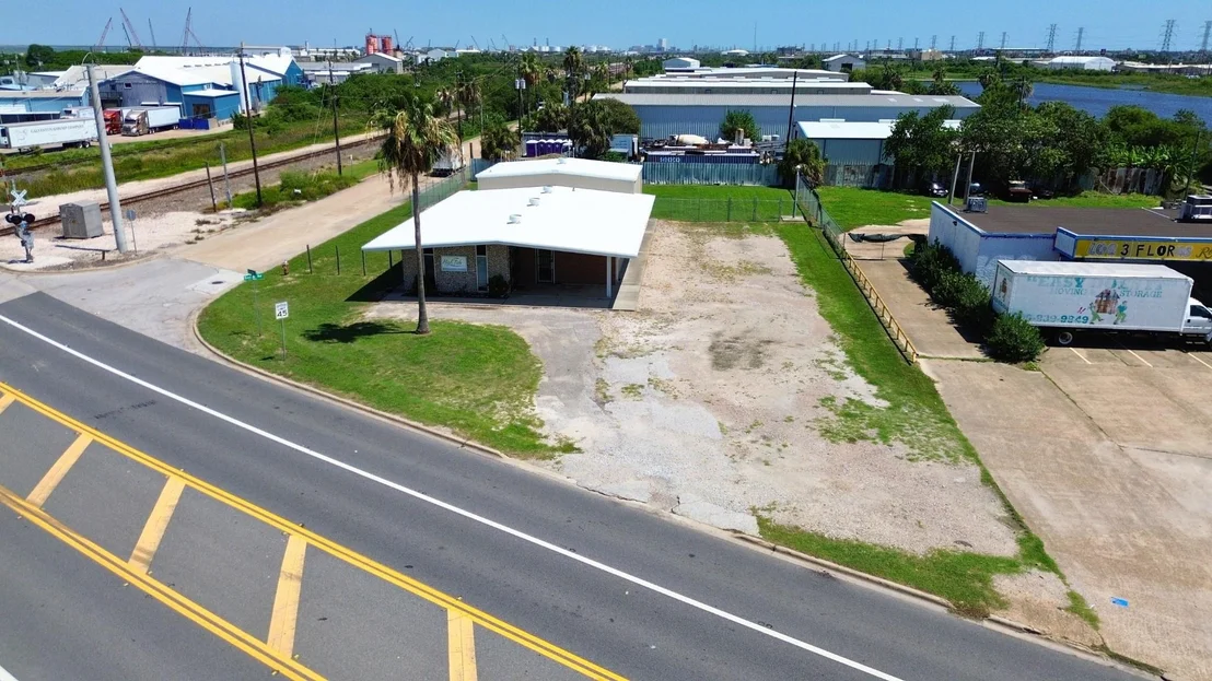 Photo of 8017 Harborside Drive