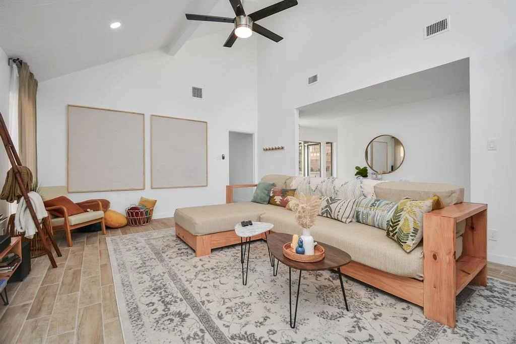 Photo of 9603 Sharpview Drive