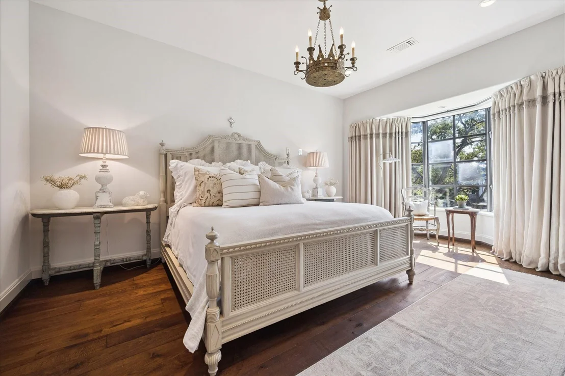 Photo of 5555 Cranbrook Road