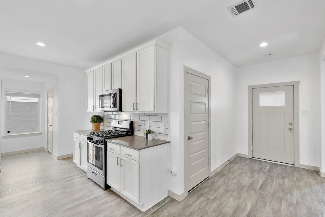 Photo of 103 Lakeway Circle