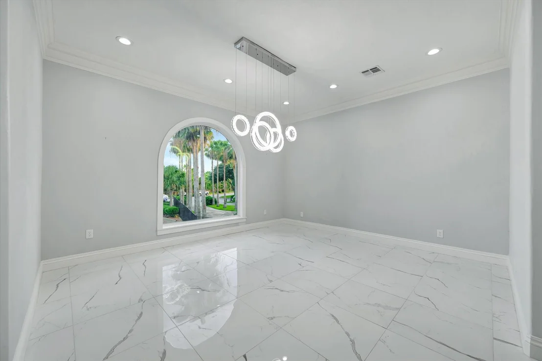Photo of 2240 Marina Way