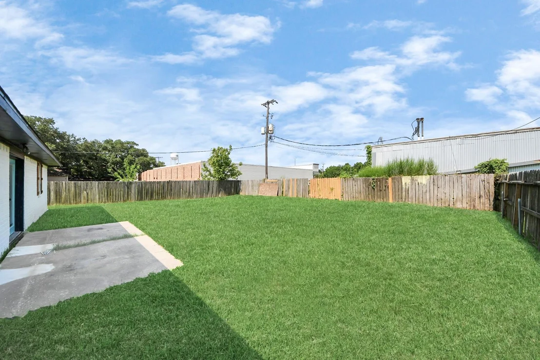 Photo of 916 Woods Drive