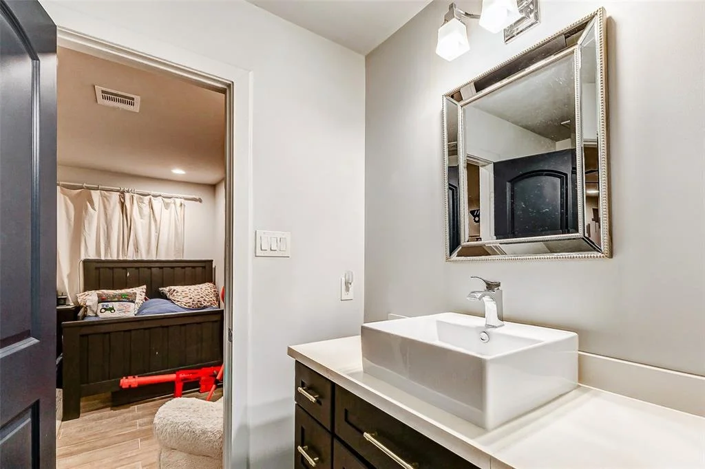 Photo of 5939 Benning Drive
