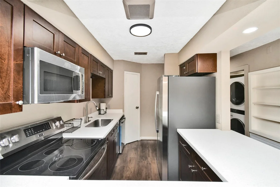Photo of Unit 14A at 2501 Gulf Freeway