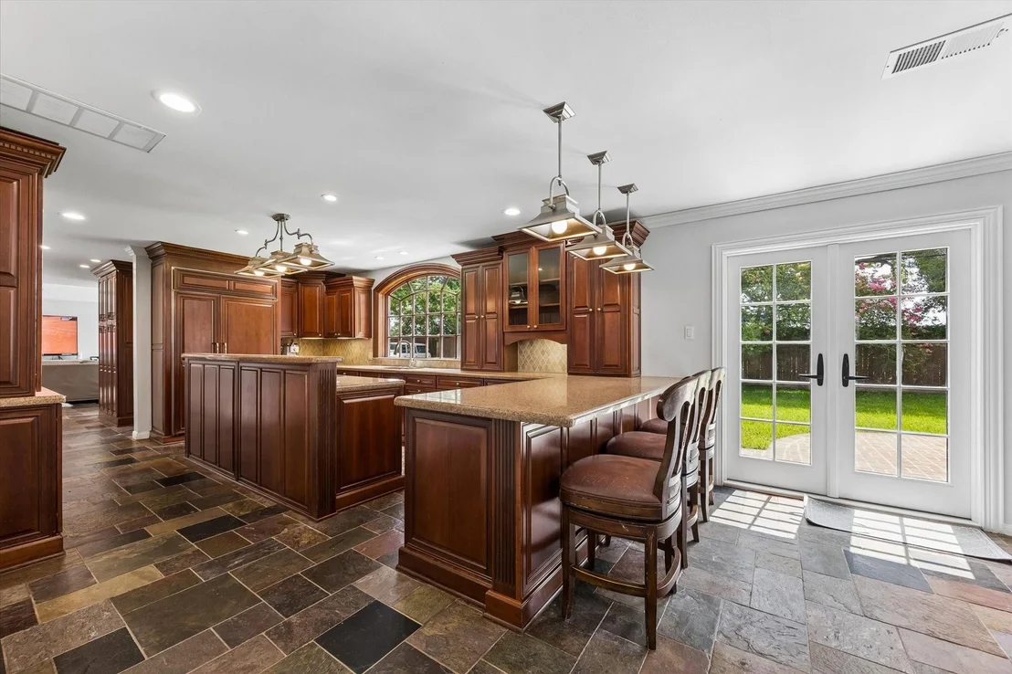 Photo of 934 Moss Spring Lane