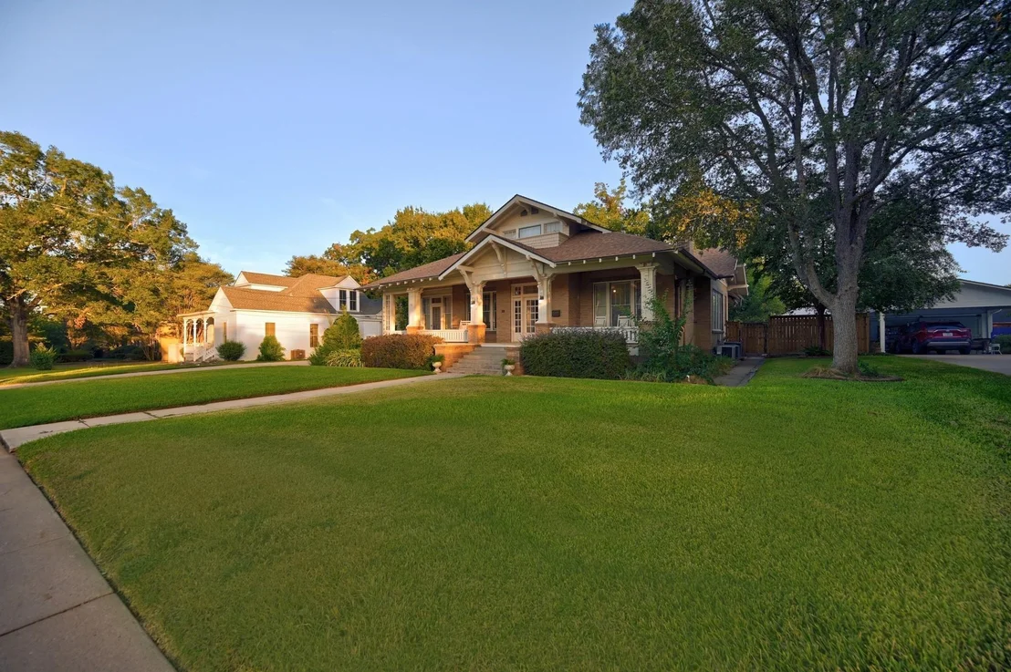 Photo of 405 College Avenue