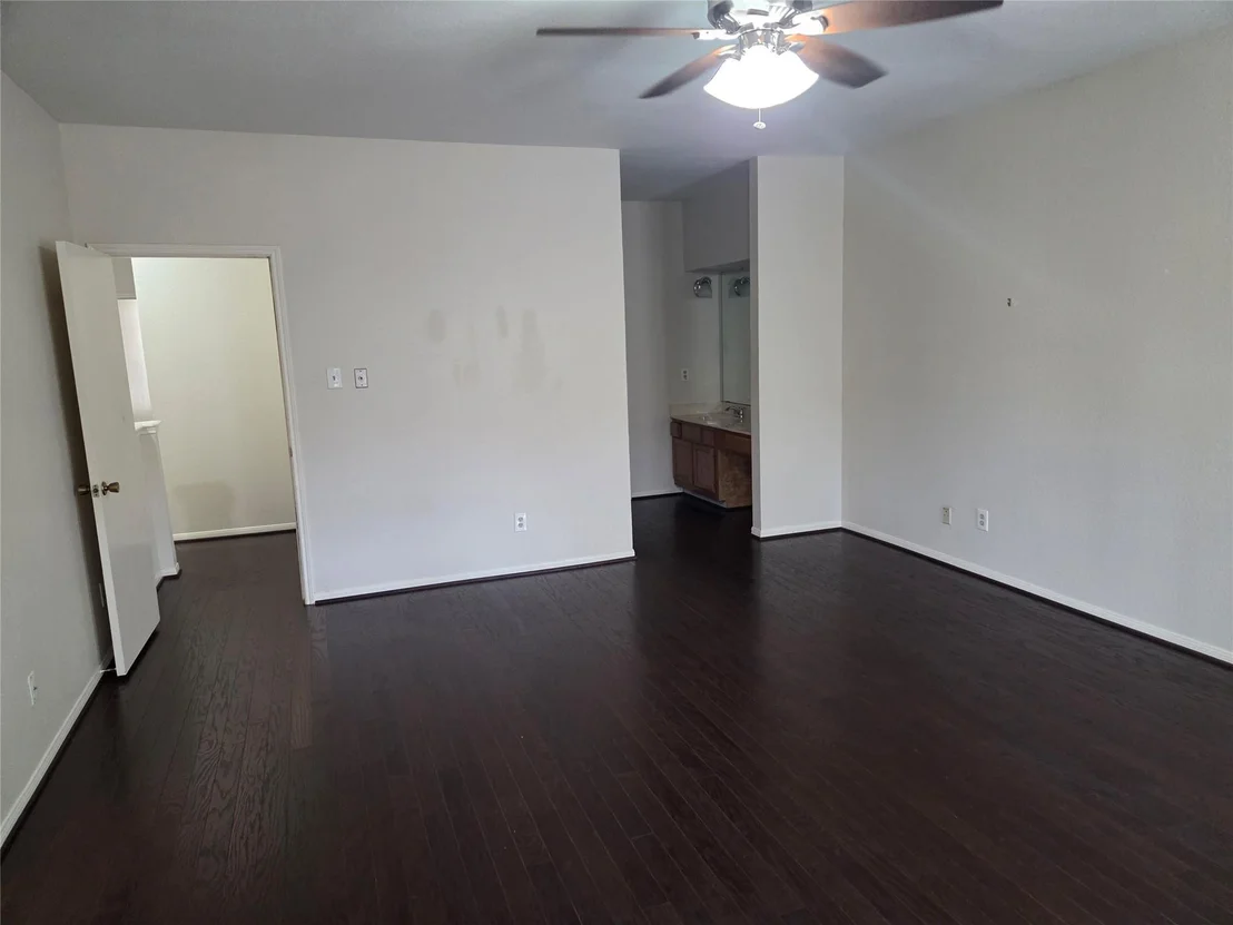 Photo of Unit 106 at 3780 Tanglewilde Street