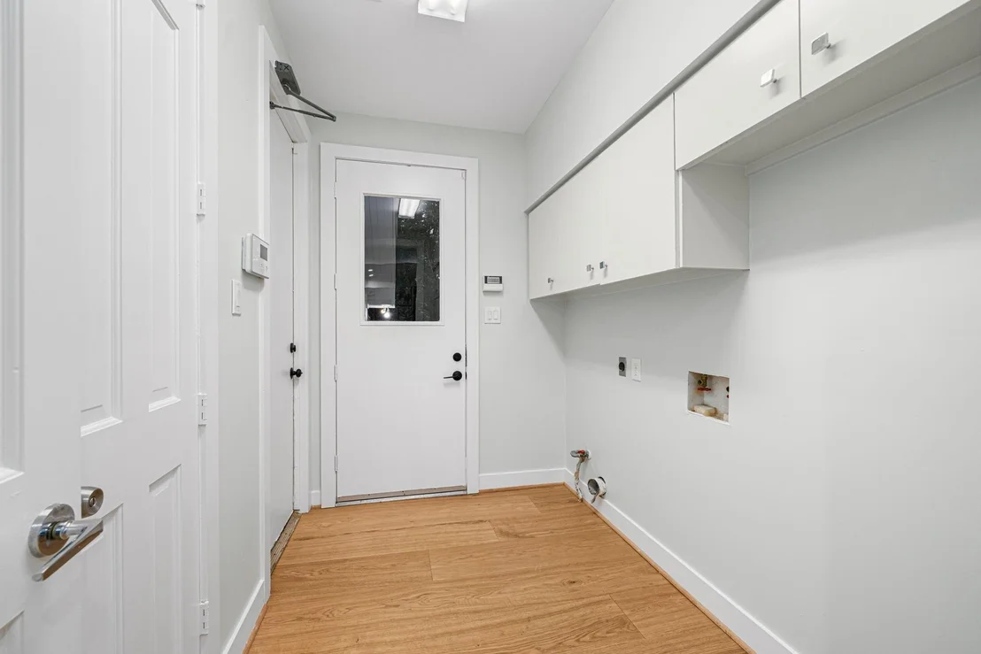 Photo of 102 Lakeside Oaks Drive
