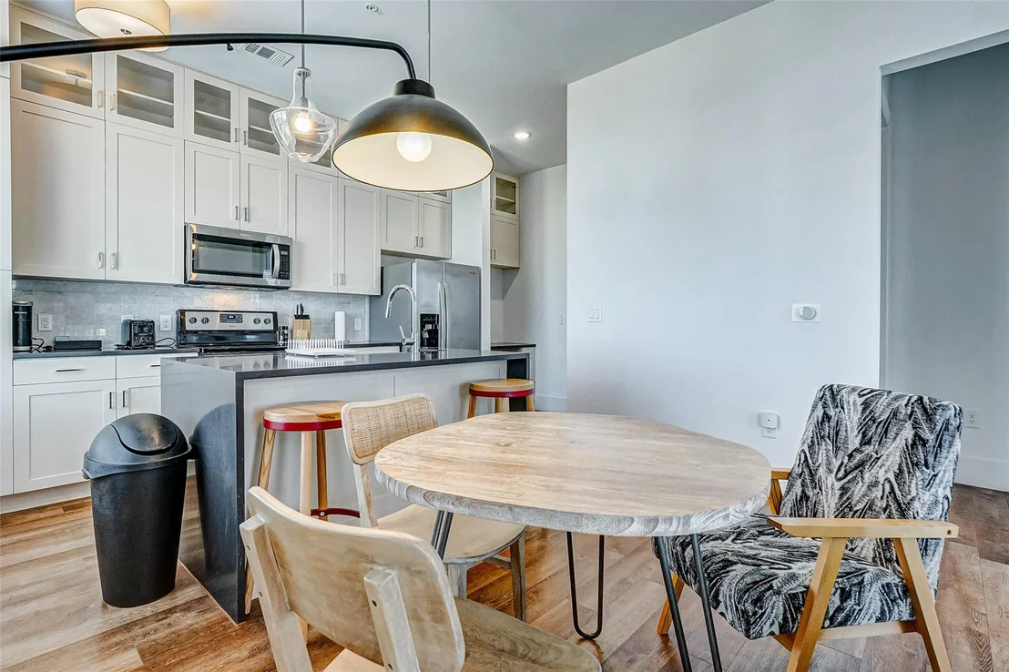 Photo of Unit 607 at 1508 Blodgett Street