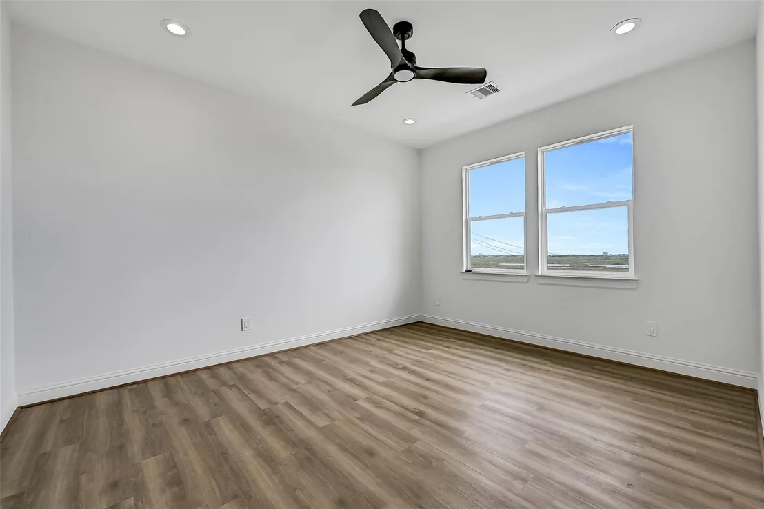 Photo of 1627 Bay Pointe Drive