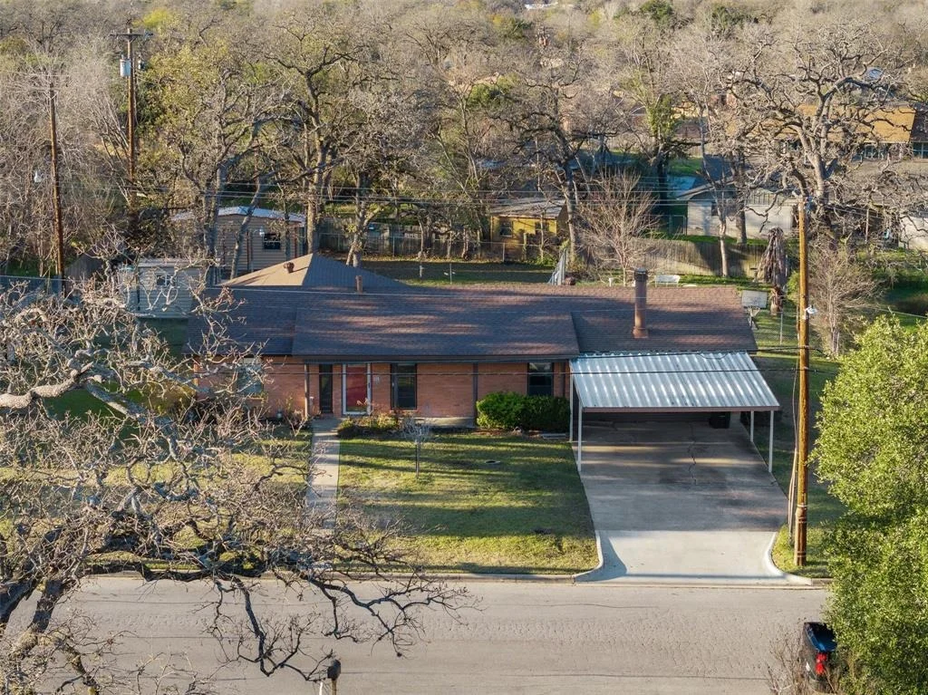 Photo of 902 Mitchell Street