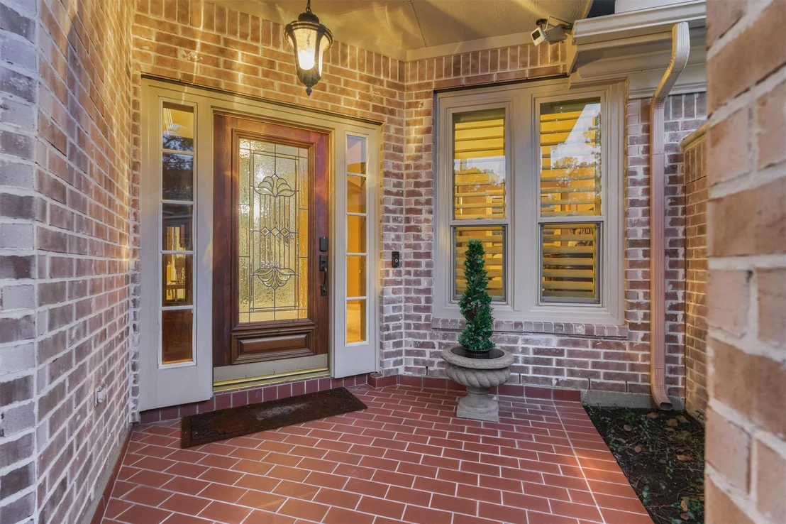Photo of 111 S Castlegreen Circle